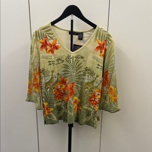 Le Mieux Floral V-Neck 3/4 Sleeve Top - Green and Orange